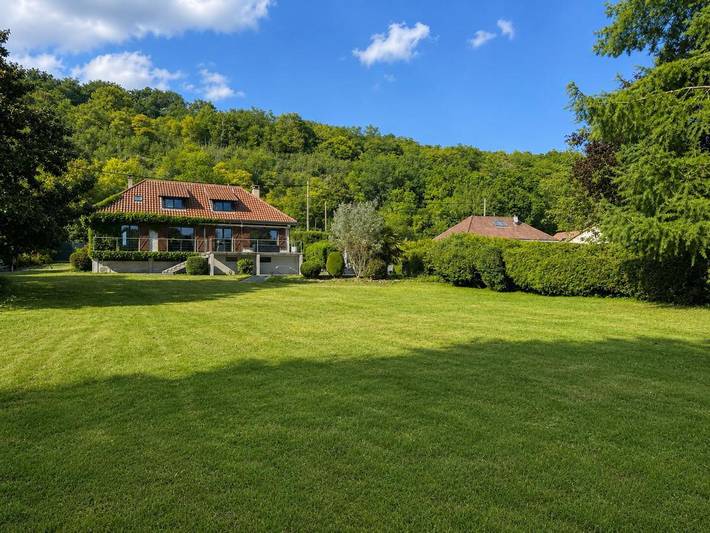 Location de vacances pour 8 personnes, avec terrasse ainsi que vue et piscine dans Nandy - 3