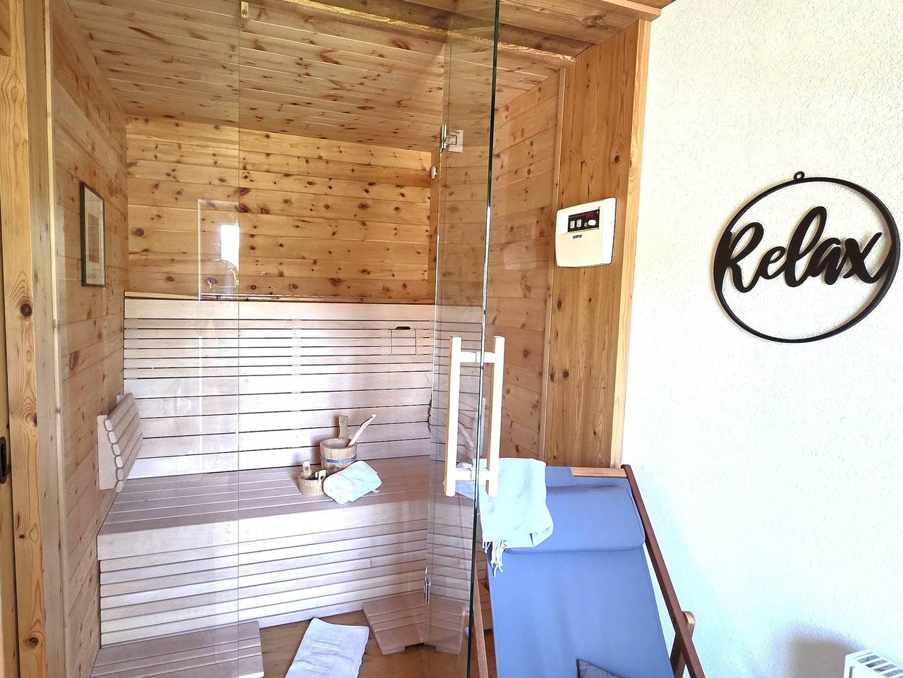 Ganze Ferienwohnung, 3-Raum Hütte für bis zu 6 Personen in Eben im Pongau, Tennengau