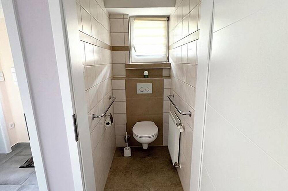 Ganze Wohnung, Ferienwohnung (55qm) mit Sonnenterrasse in Frickenhausen in Frickenhausen am Main, Fränkisches Weinland