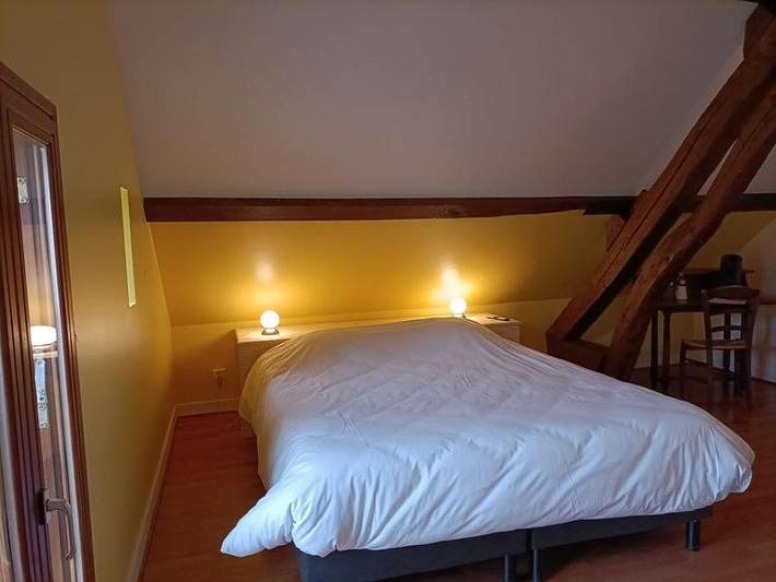 Chambre d’hôte pour 2 personnes, avec jardin et piscine à Clémont