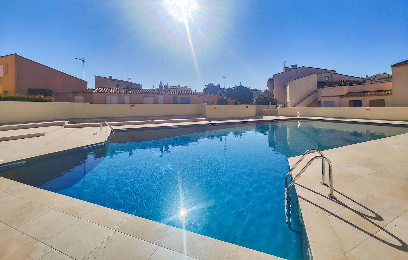 Appartement de vacances entier, Appartement confortable avec piscine, terrasse et WiFi près de la plage du Môle in Cap d'Agde, Agde
