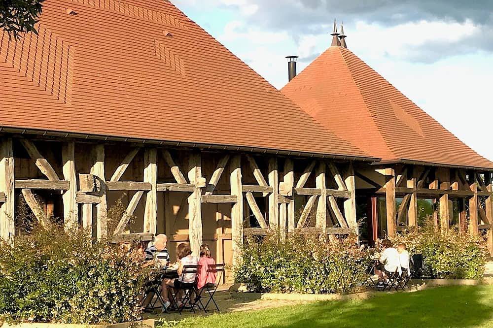 La Huzarde Family Suite - Cosy accommodation in the heart of the Damayots Hamlet in Montbeugny, Allier (desambiguación)