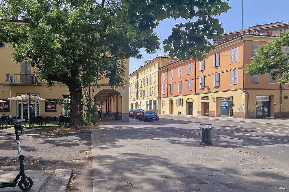 Appartement entier, Spacieux Appart 8 Chambres Centre Historique | 16 Pers | Tout à Pied in Reggio d'Émilie, Province de Reggio Emilia