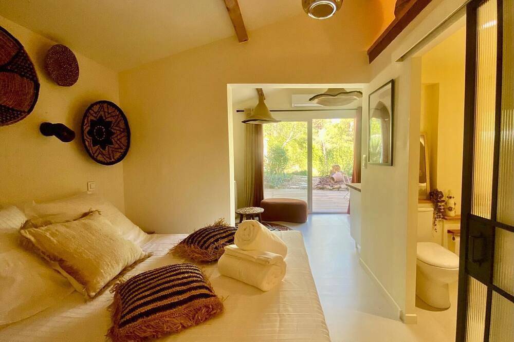 Ganze Wohnung, Studio Essaouira at Panorea Garden - Moroccan ambience with private terrace in Le Beausset, Toulon Region