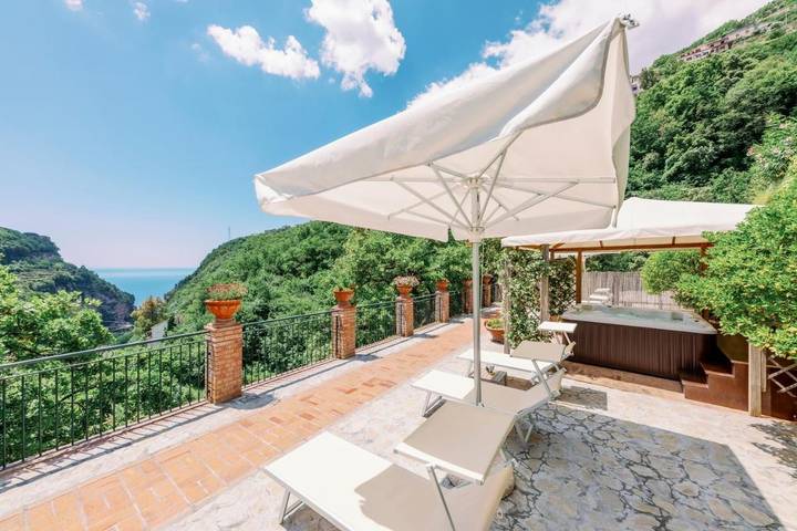 Location de vacances pour 5 personnes, avec Balcon et Terrasse ainsi que Jacuzzi et Jardin à Scala - 4
