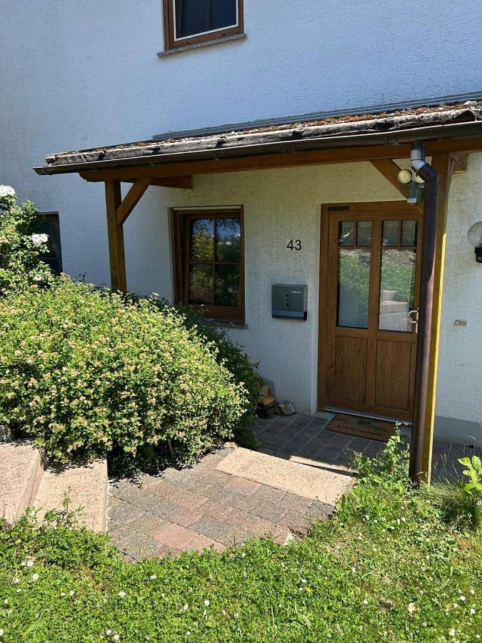 Ferienwohnung für 4 Personen, mit Terrasse und Garten sowie Ausblick in Simmertal