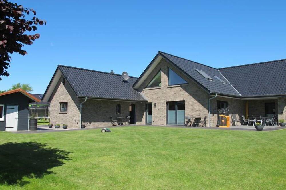 Sonnenschein by Interhome in Wanna, Cuxland