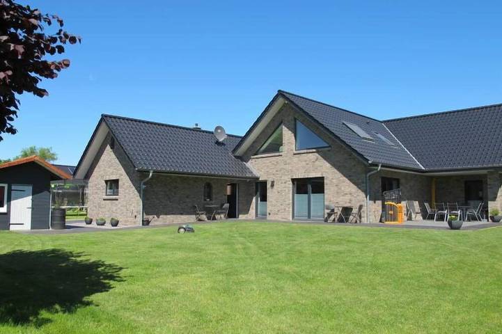 Ferienhaus für 10 Personen, mit Whirlpool und Terrasse sowie Garten in Wanna