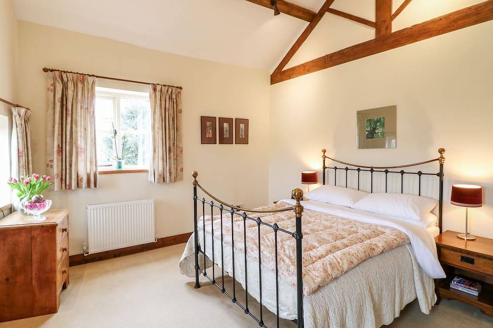 Bellamour End Cottage, family friendly, with open fire in Rugeley in Staffordshire