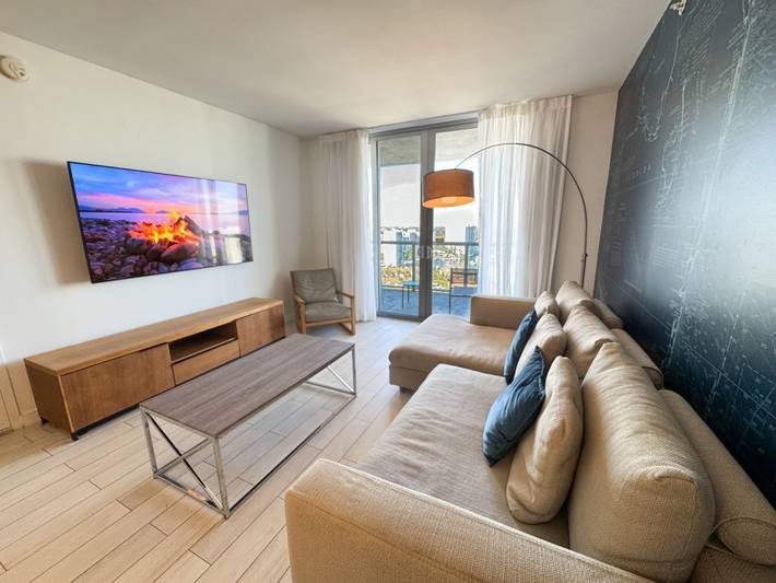 Vacation rental for 2 people, with balcony and pool in Hallandale Beach