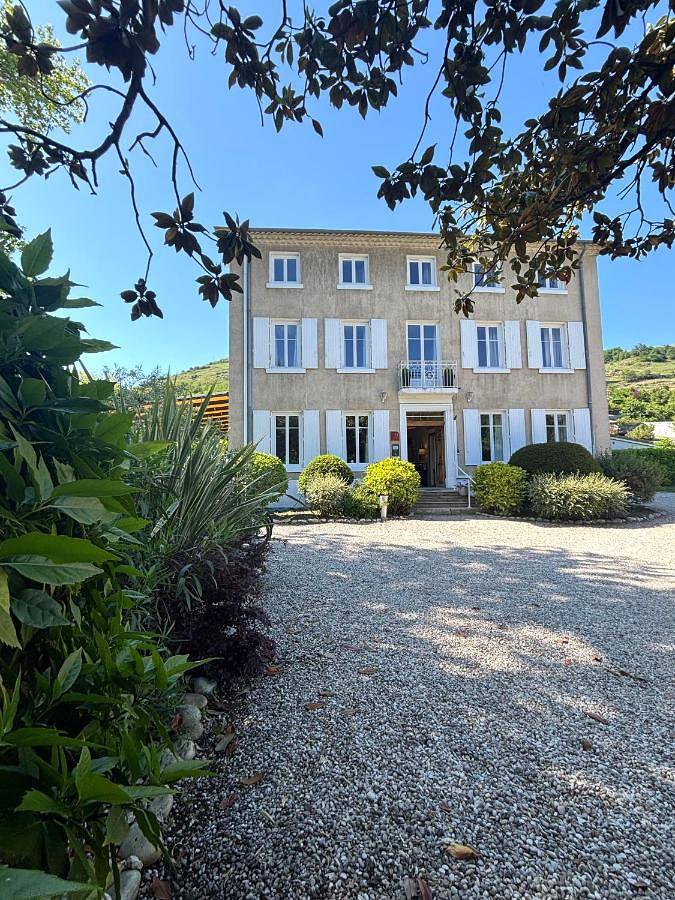 Hôtel pour 2 personnes, avec Terrasse et Jardin ainsi que Piscine et Vue