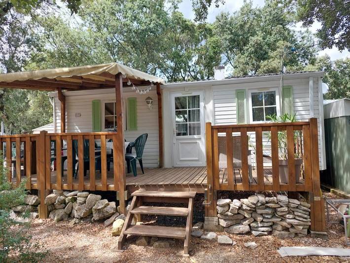 Camping pour 5 personnes, avec Terrasse ainsi que Jardin et Piscine