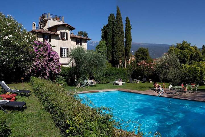 Villa für 15 Personen, mit Balkon und Garten in Bogliaco