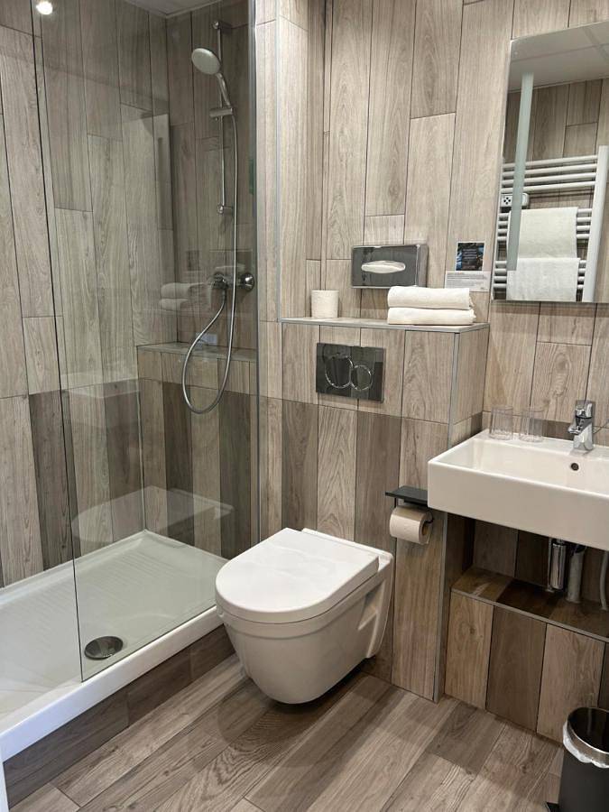 Hôtel pour 2 personnes, avec piscine ainsi que jardin et sauna dans Golf Saint-Laurent - 3