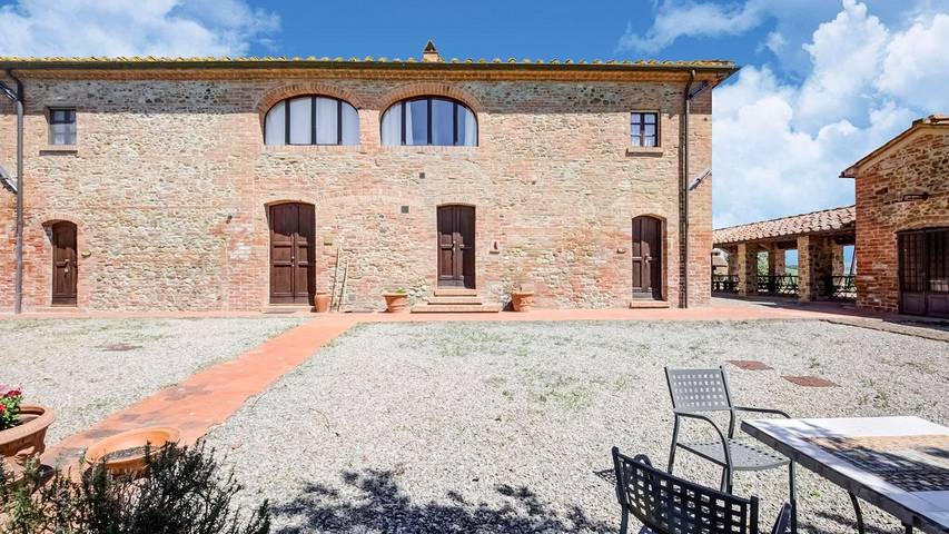 Agriturismo per 3 persone, con giardino e piscina in Peccioli