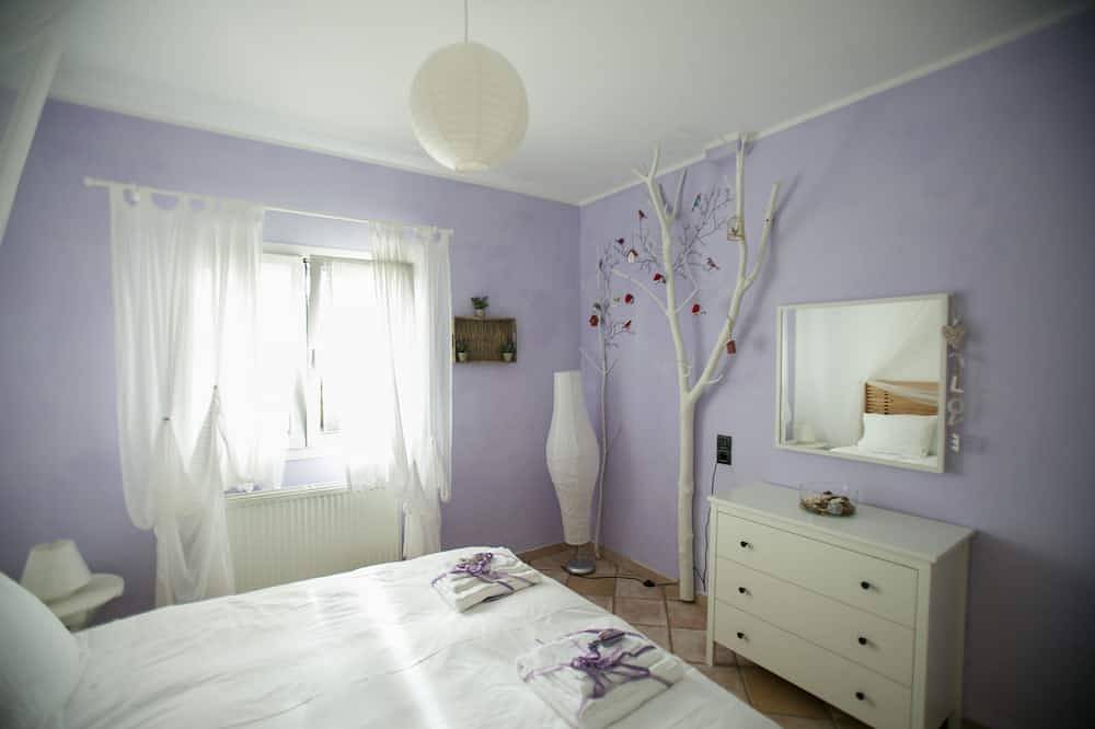 Casa Erbaea, splendida vista mare, piscina e minipiscina idromassaggio in San Bartolomeo al Mare, Riviera di Ponente