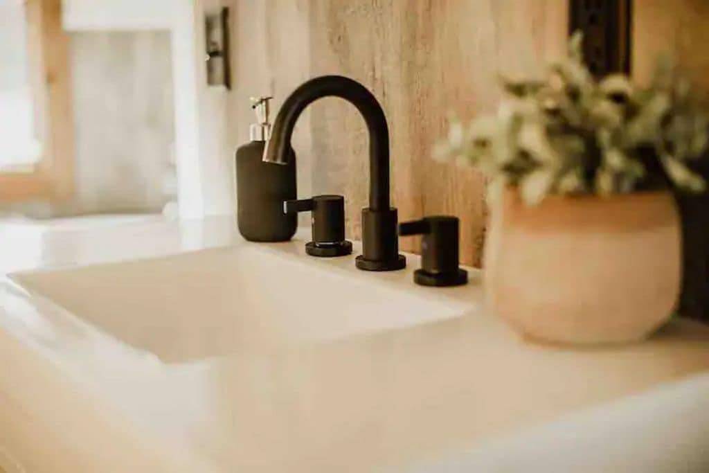 Waterfront Glamping Suite w Private Deck #3 in Kanab, Grand Staircase Escalante National Monument