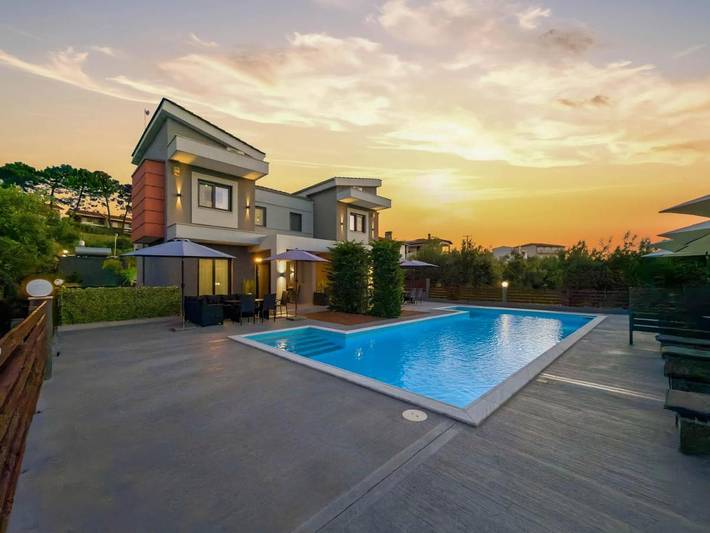 Location de vacances pour 8 personnes, avec piscine ainsi que jardin et vue dans Pefkochori - 4