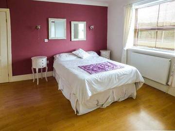 Log Cabin for 10 People in Rhondda Cynon Taf region, South-Wales, Photo 4