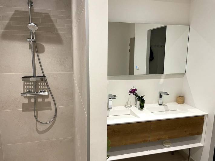 Location de vacances pour 20 personnes, avec piscine ainsi que vue et jardin, animaux acceptés à Bouillargues - 4