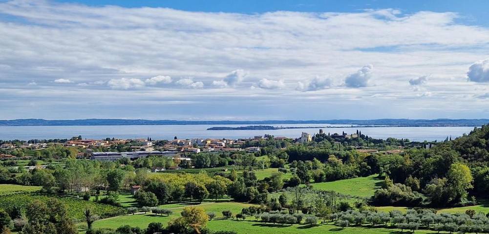 B&b per 2 persone, con vista lago e balcone nonché panorama e piscina in Soiano del Lago
