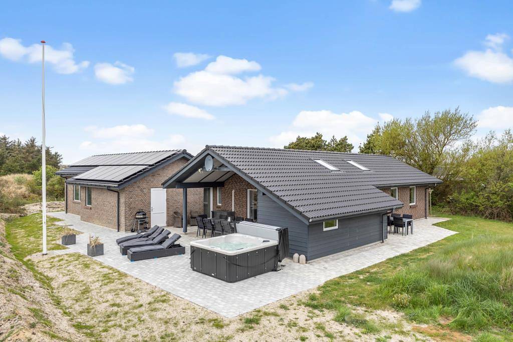 Modernisiertes Poolhaus mit Endreinigung inklusive in Hvide Sande, Holmsland Klit