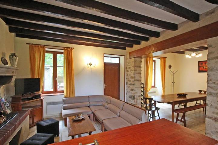 Location de vacances pour 12 personnes, avec jardin ainsi que terrasse et piscine à Arnac-la-Poste - 4