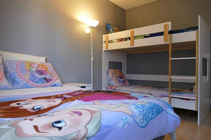 Appartement entier, ❧ Disneyland Paris 70m² face Parc, place Ariane ❧ in Serris, Seine-et-Marne