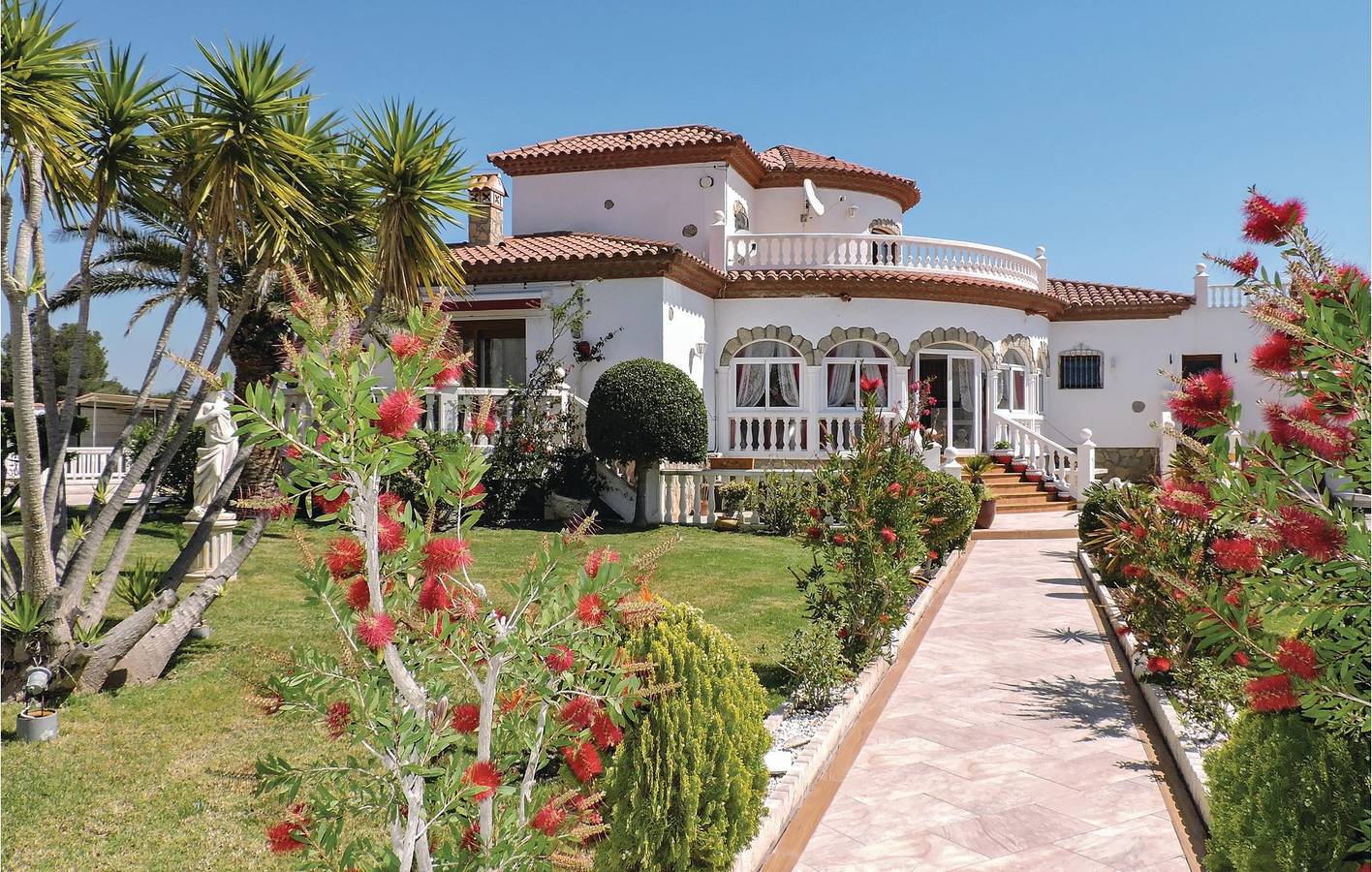 Cala Misteri Pool Apartment - Wifi, AC, Pkg & Terrace in Mont-roig del Camp, Costa Dorada