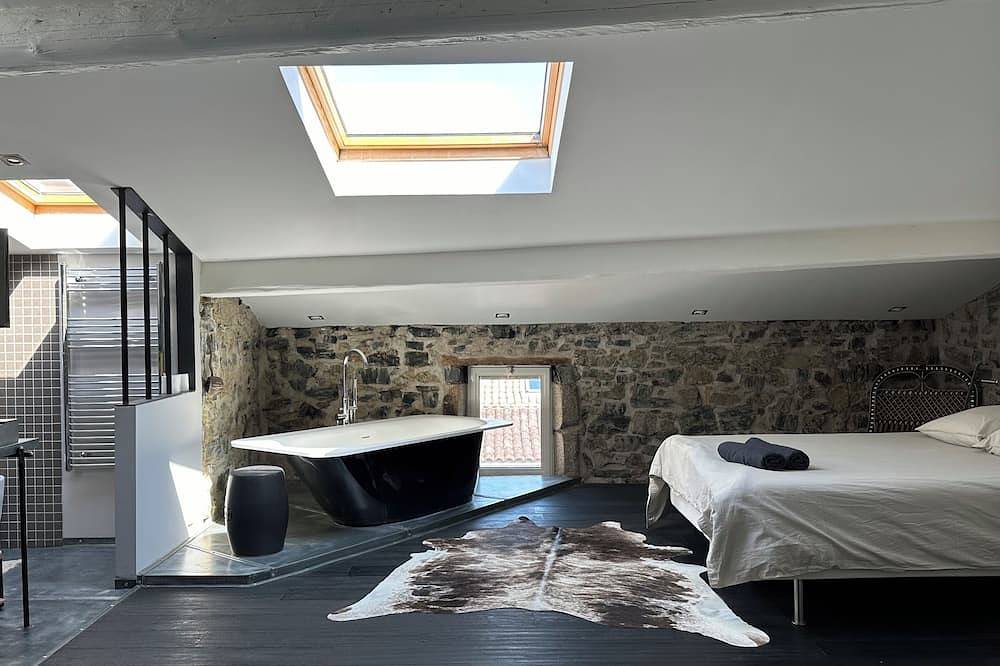 Cosy house with swimming pool - A haven of peace in the heart of the village! in Roquecourbe, Castres region