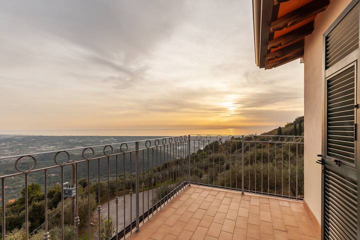 Villa 'Martina' con piscina, terraza y admite mascotas in Pietrasanta, Costa de la Maremma