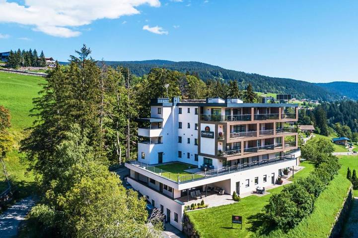 Ferienhaus für 6 Personen, mit Balkon und Whirlpool sowie Terrasse und Garten in Hafling