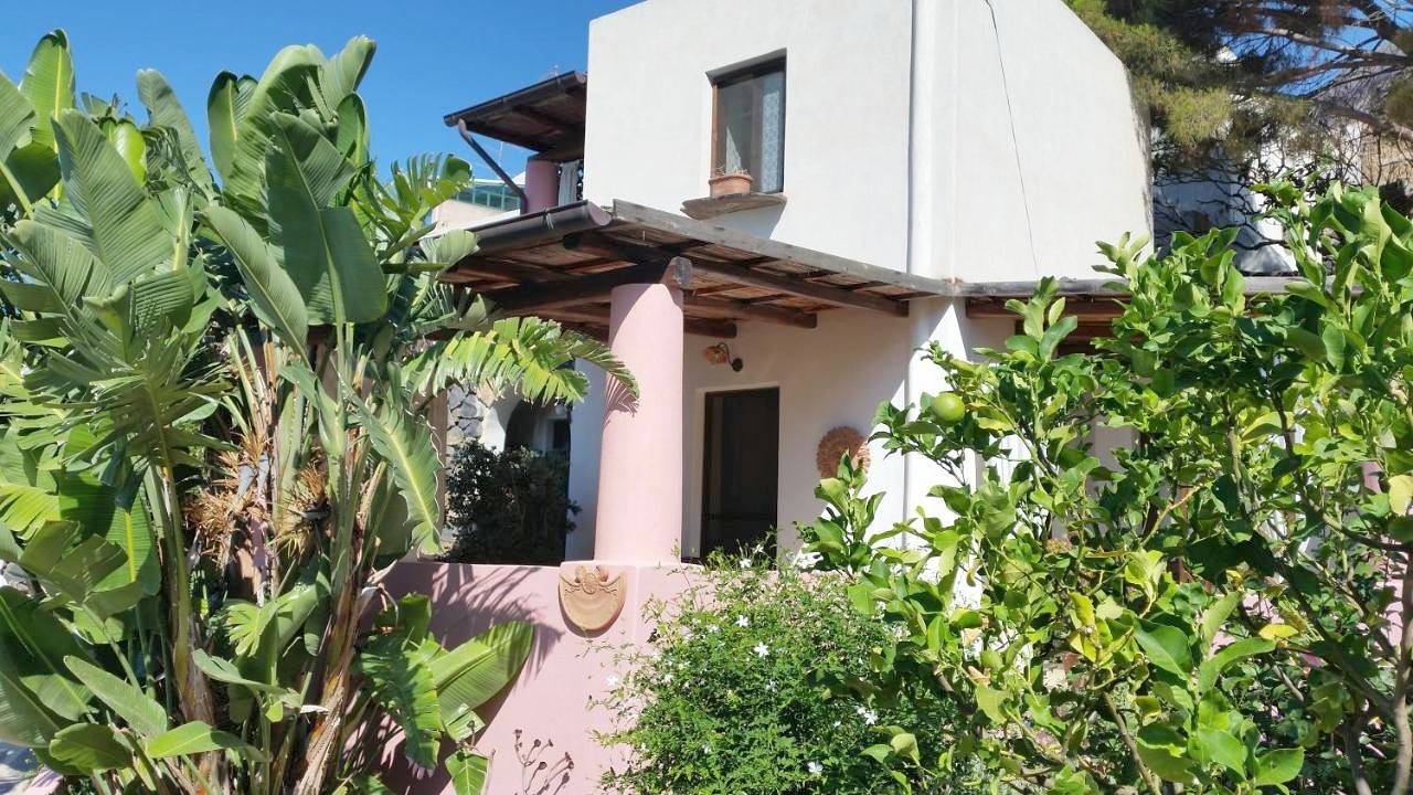 Salina Acroeoliano monolocali in villa in Leni, Salina