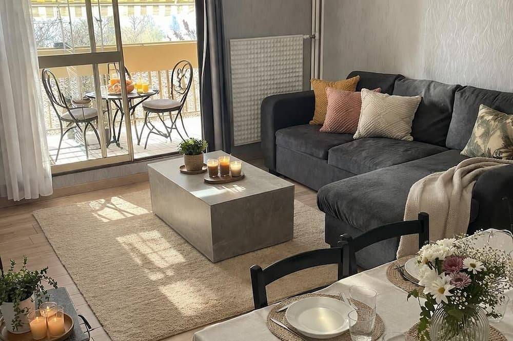 Ganze Wohnung, Cosy terasse apartment in Montrichard near Beauval Zoo and Chambord in Montrichard, Blois und Umgebung