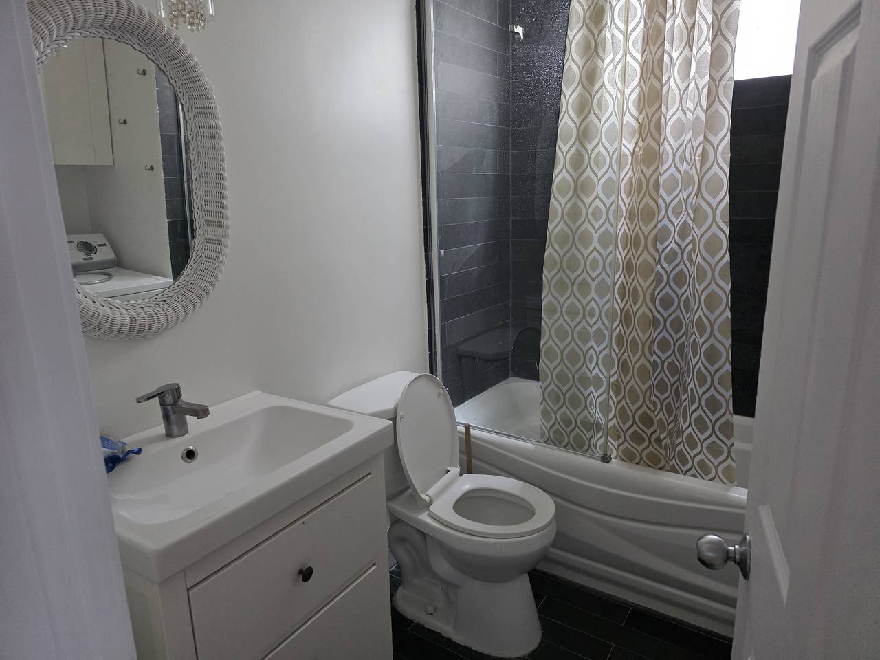 Apartamento entero, Encantador apartamento de 3 dormitorios en la animada ciudad de Montreal in Montreal, Quebec