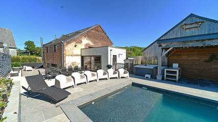Gîte pour 12 personnes, avec terrasse ainsi que piscine et jardin, animaux acceptés dans Ambly