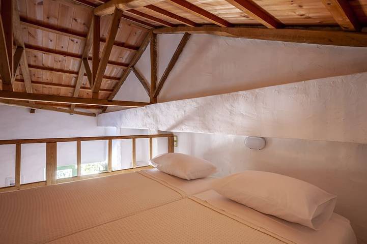 The property has two bedrooms one swimming pool, parking space and sea view. in Sporaden