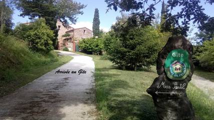 Gîte pour 9 personnes, avec terrasse et piscine à Reynès
