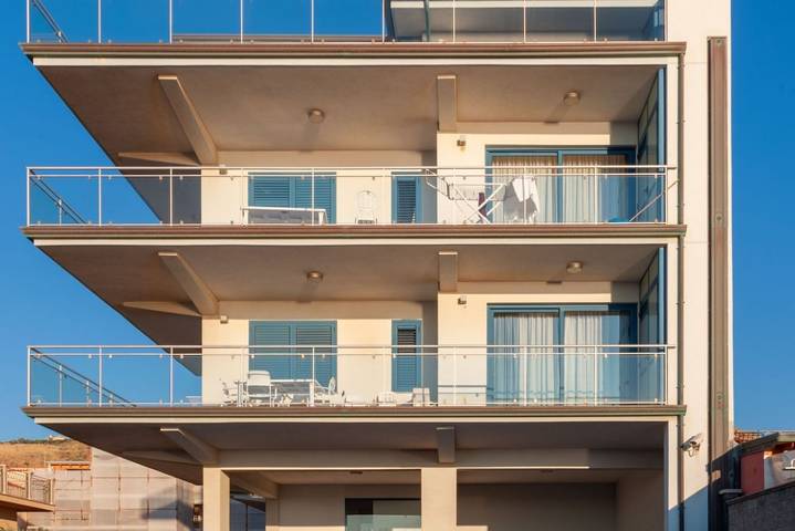 Appartement entier, Ambra - deux-pièces avec terrasse vue mer latérale in Capo d'Orlando, Province de Messina