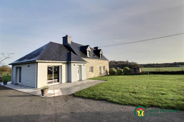 Gîte pour 8 personnes, avec jardin et terrasse, animaux acceptés