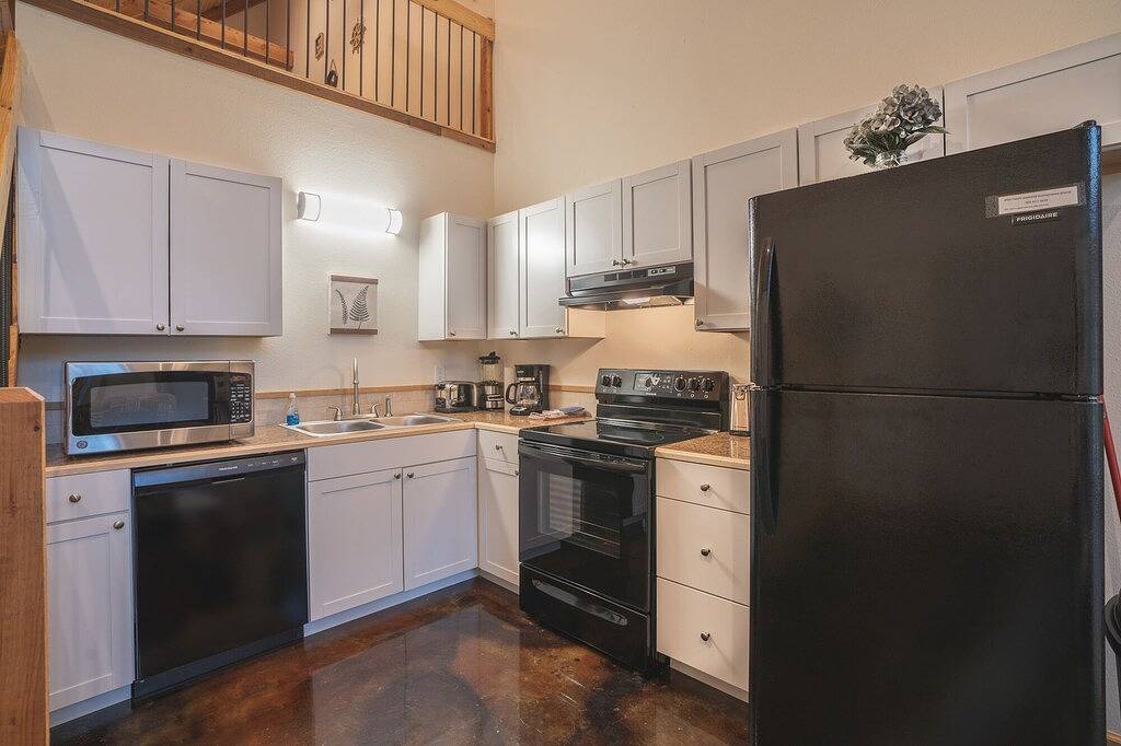 Cabin C at Safe Harbor Brady Mountain on Lake Ouachita! in Lake Ouachita