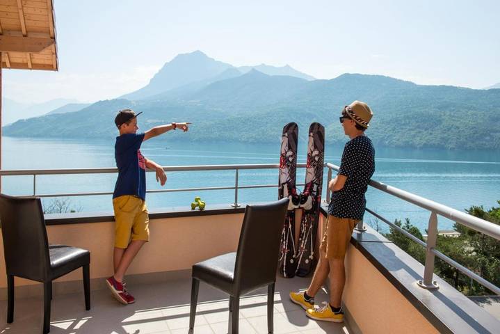 Club vacances pour 10 personnes, avec Balcon et Terrasse ainsi que Bassin pour enfant et Piscine dans les Alpes francaises