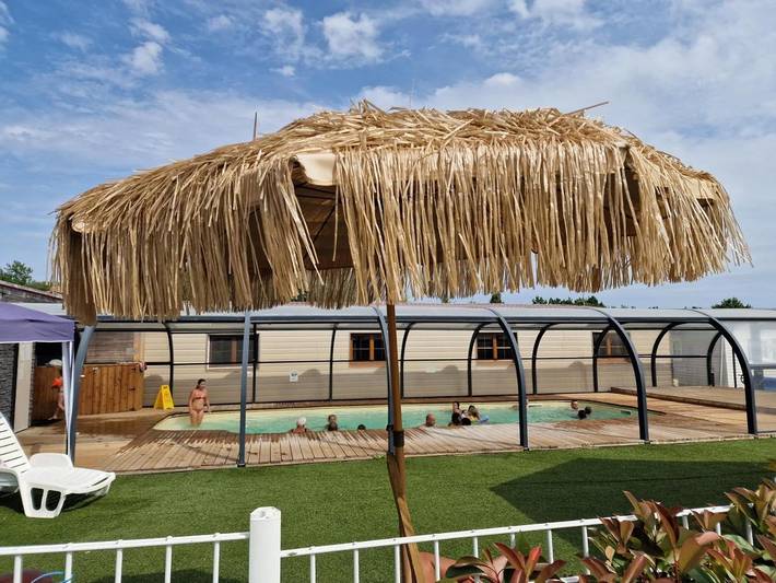 Camping pour 2 personnes, avec Terrasse et Piscine à Sallertaine