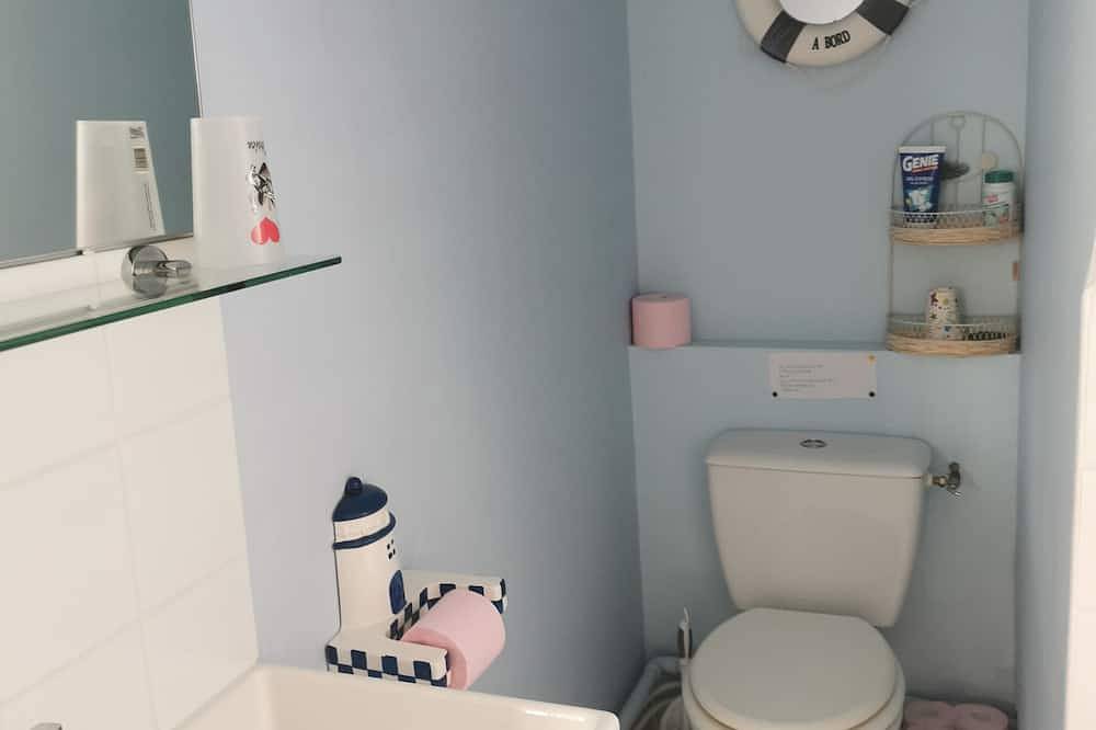 Appartement entier, 50m plage balcon sympa face à la mer 2P duplex 31 m2 pour 2 adultes + 2 enfants, in Locquirec, Ceinture Dorée