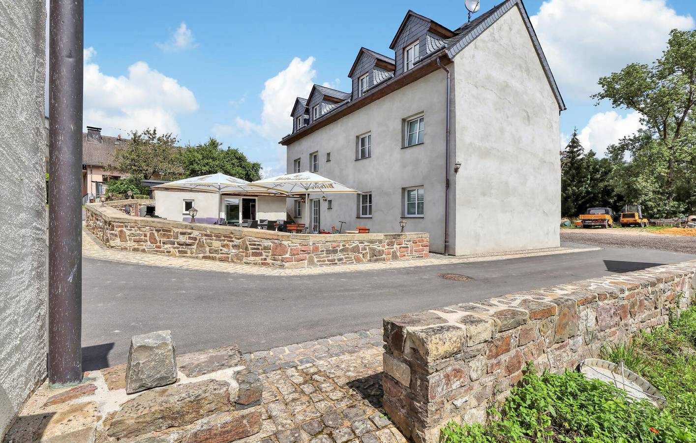 Ganze Ferienwohnung, Laarberg City Center Wohnung mit Sauna, Parkplatz & Terrasse in Irrhausen, Eifelkreis Bitburg-Prüm