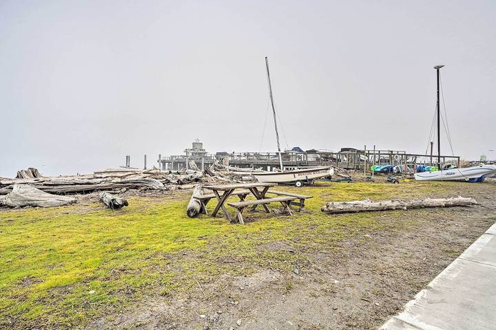 Log cabin for 8 people, with balcony and yard in Whidbey Island