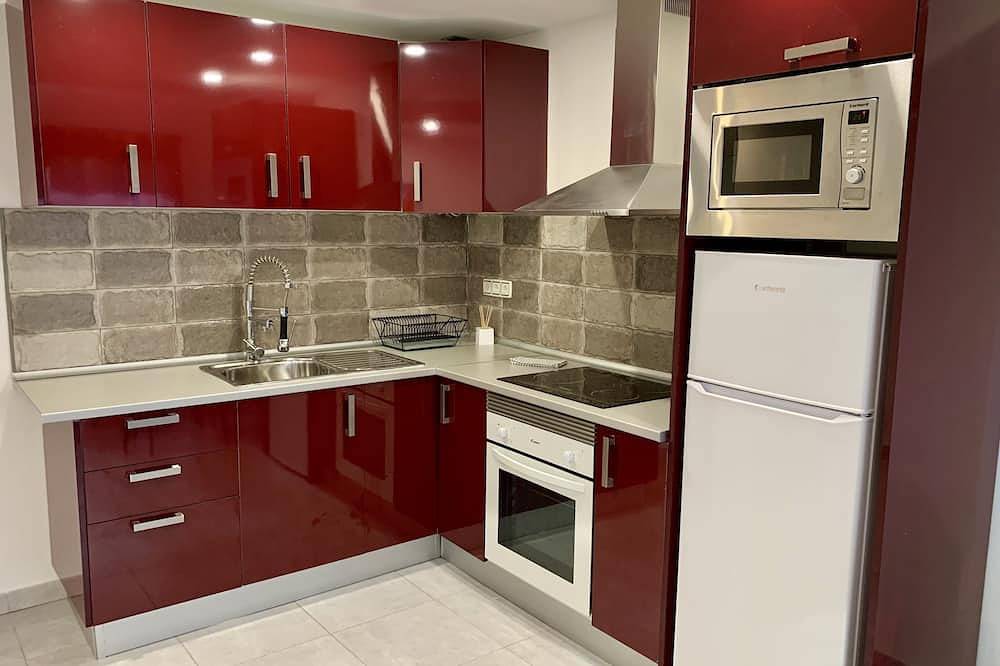 Entire apartment, New and modern apartment- fast Wi-Fi 3 minutes drive from the beach in Costa de Antigua, Antigua