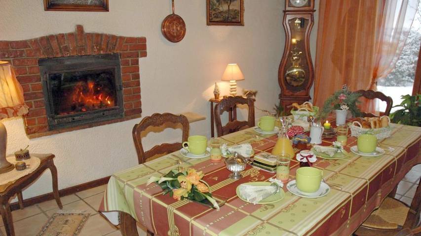 Location de vacances pour 3 personnes, avec jardin et vue à Villechenève - 2