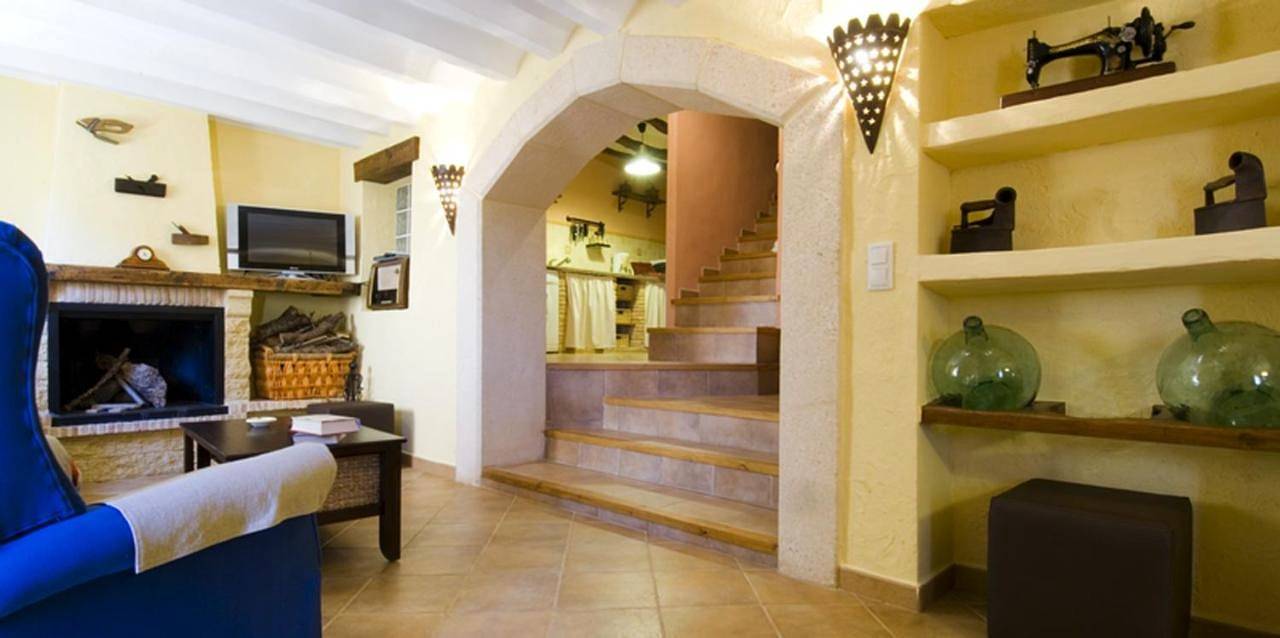Five-Bedroom House in Vicorto, Elche de la Sierra
