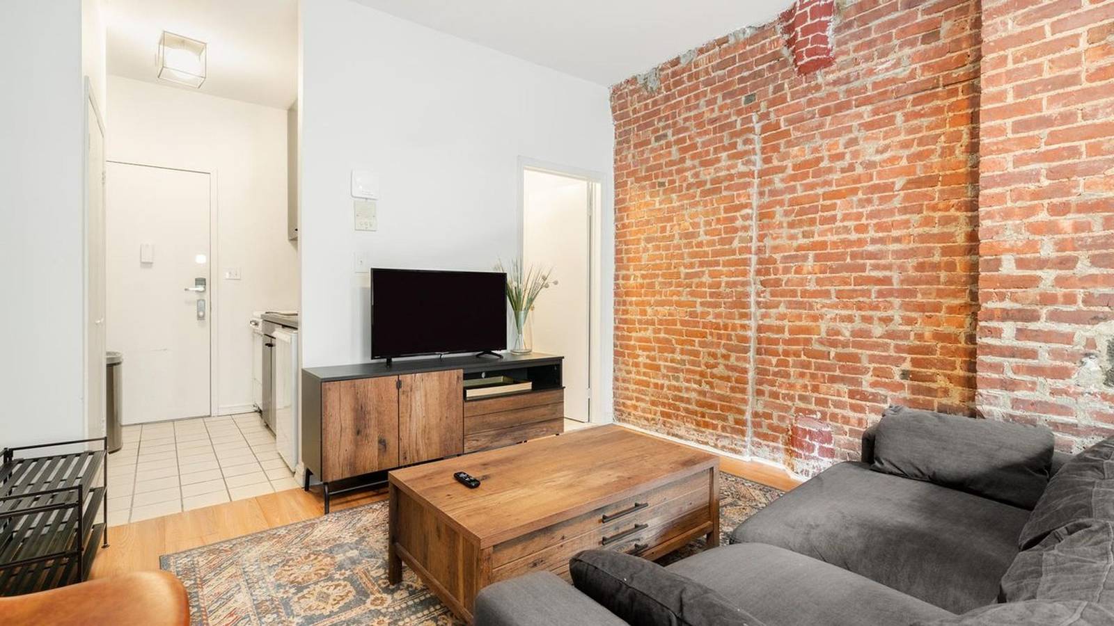 Entire apartment, Apartment #223: Hell's Kitchen in Manhattan, New York City